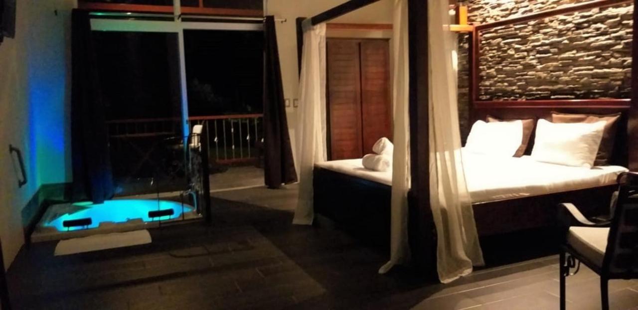 Tropical Suites & Villas La Fortuna Екстер'єр фото